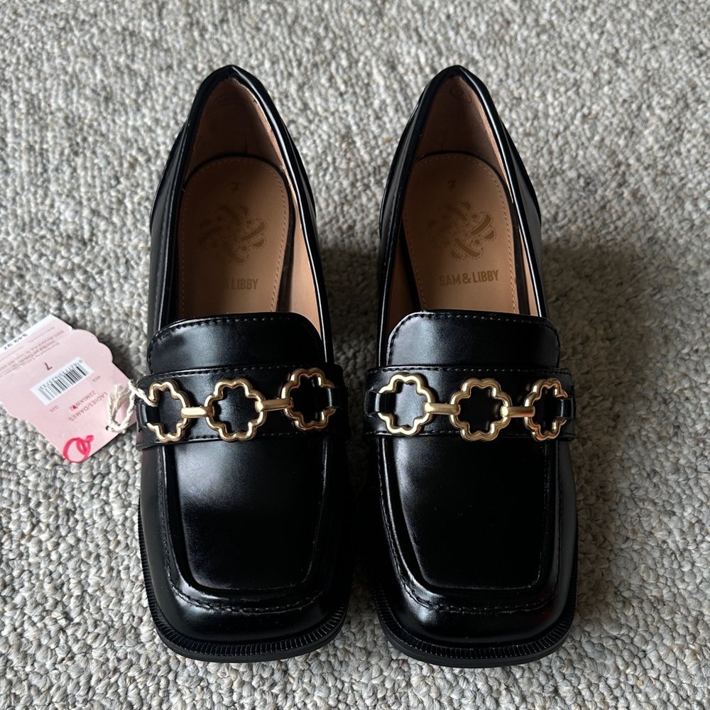 Sam & Libby Black Flats with Gold Chain Detail